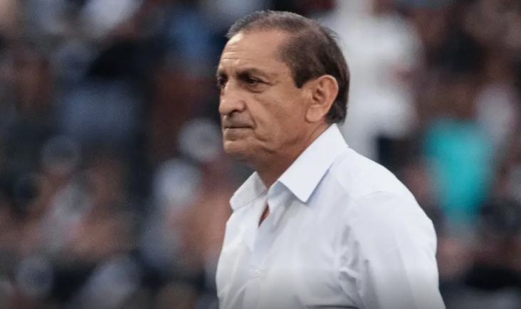 Santos sonda Ramón Díaz e ex-Juventus após demissão de Caixinha