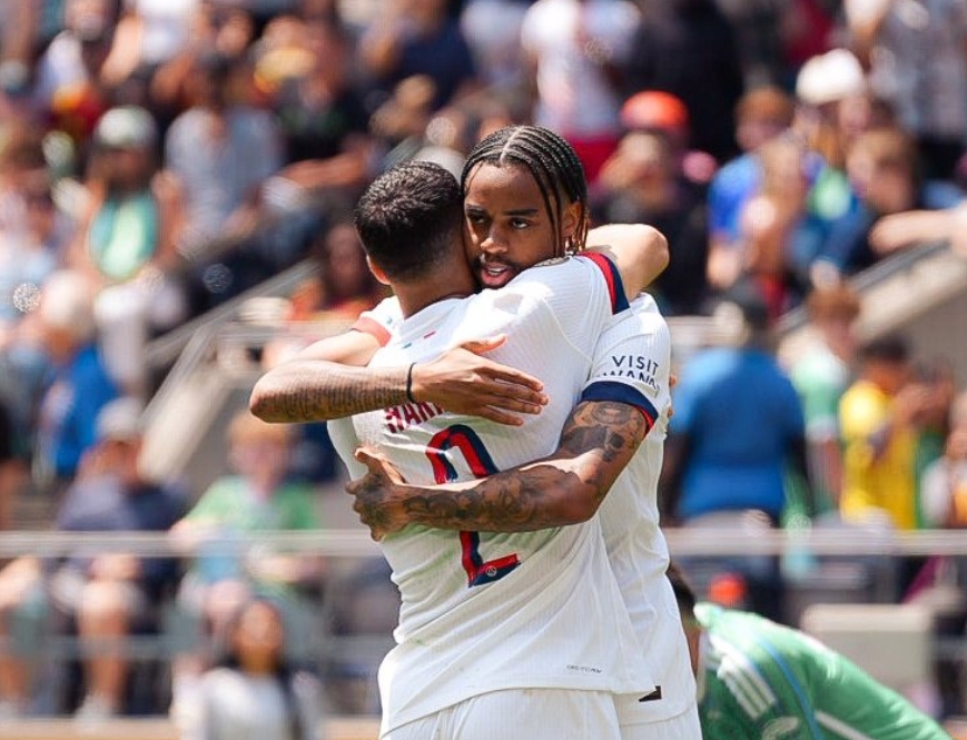 PSG faz jogo básico, vence Seattle e avança no grupo do Botafogo