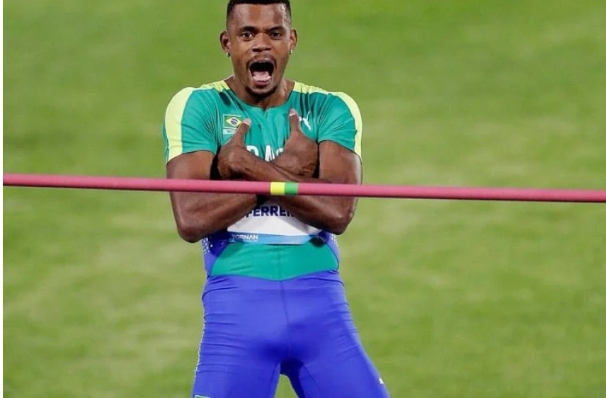 Atleta do decatlo desabafa ao receber kit das Olimpíadas