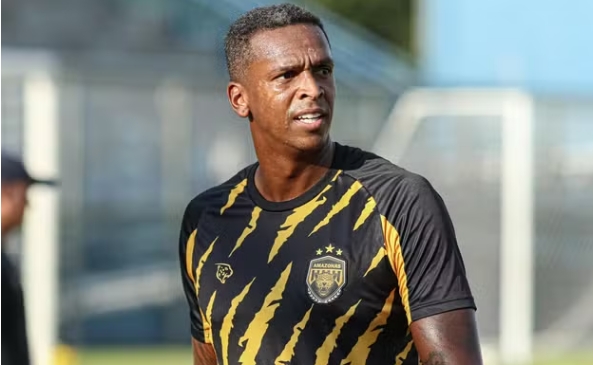 Jô rescinde com o Amazonas após oito meses de clube, seis gols e prisão