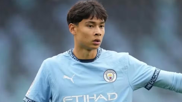 Promessa de 19 anos do Manchester City deixa futebol e vai estudar Direito