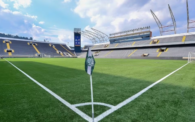 Brasileirão 2026 terá recorde de times que jogam em gramado sintético