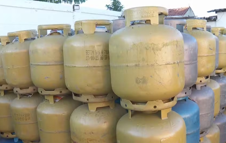 Gás do Povo começa recarga gratuita de botijões; veja como será