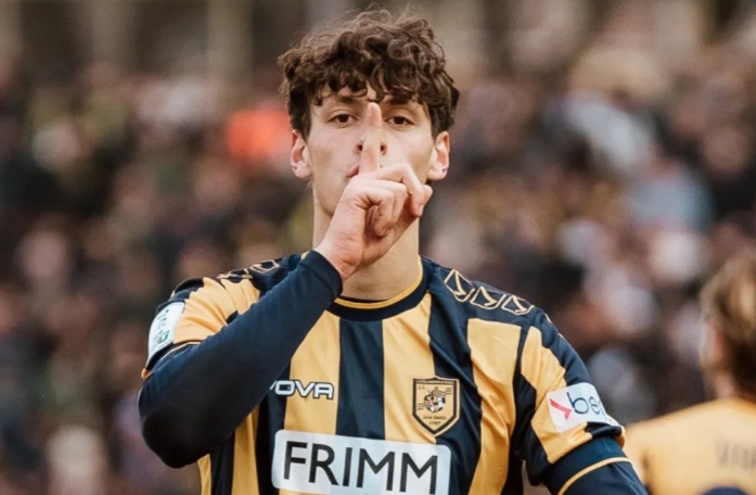 Gol do bisneto de Mussolini gera saudações fascistas em jogo na Itália