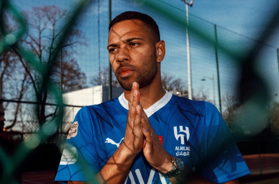 Atlético-MG anuncia contratação de Renan Lodi