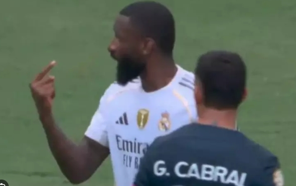 Zagueiro do Real Madrid acusa jogador do Pachuca de racismo no Mundial