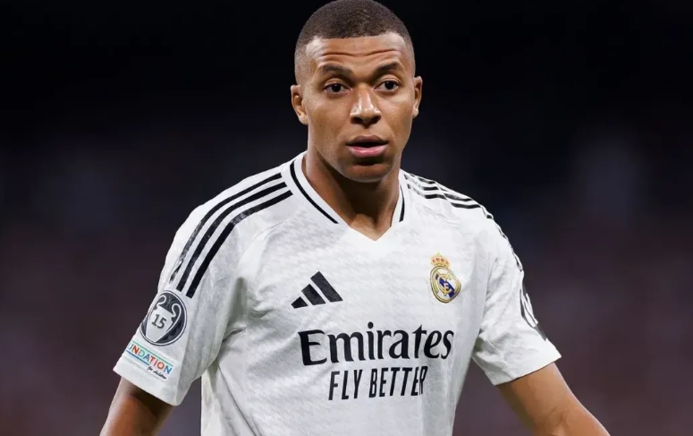 Mbappé perde 4 kg após internação no Mundial de Clubes, diz jornal
