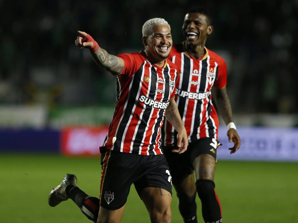 Com Ferreirinha decisivo, São Paulo bate Juventude e se afasta do Z4