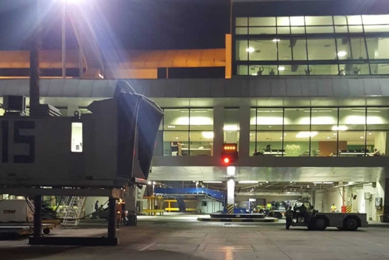 EUA enviarão novo avião para deportados após falha de voo em Manaus