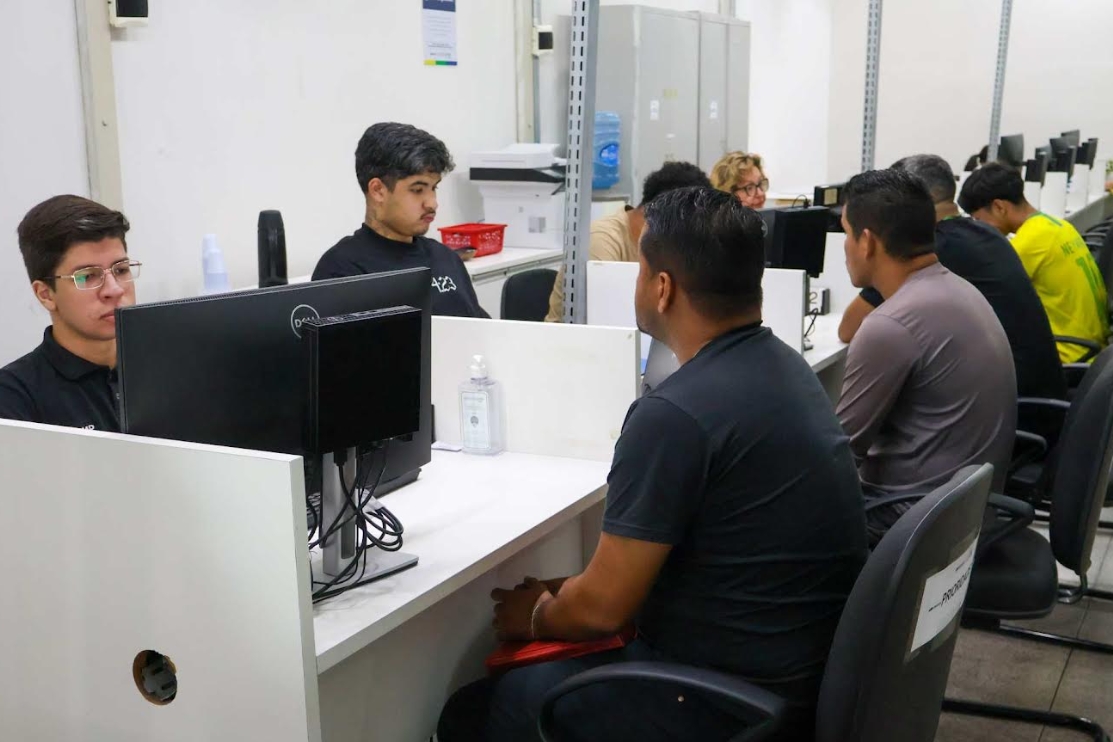 Sine Amazonas oferece vagas para mecânico, motorista e locutor; confira