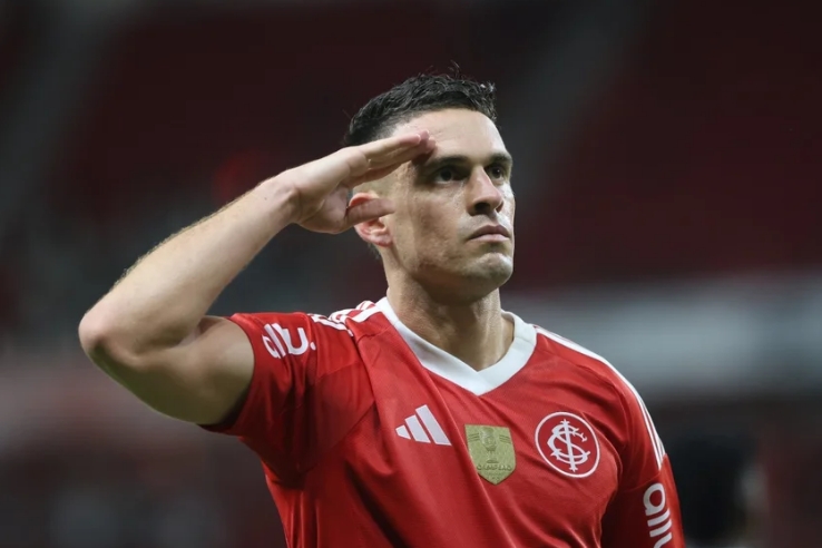 Internacional faz 4 a 2 e derrota o Grêmio em virada