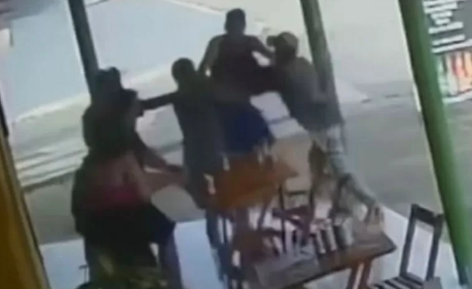 Homem agride mulher em bar e acaba morto por testemunhas em Goiânia