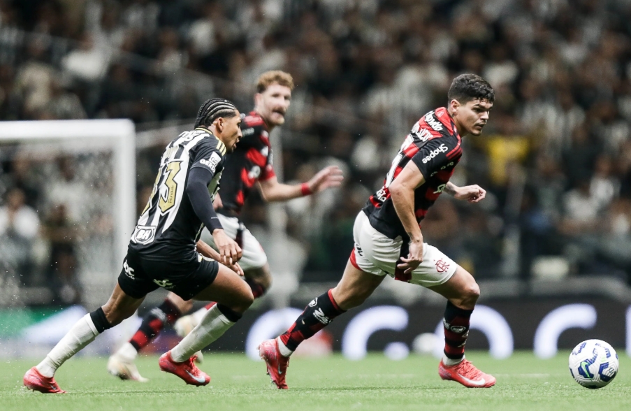 Atlético-MG x Flamengo pelo Brasileiro: onde assistir e escalações
