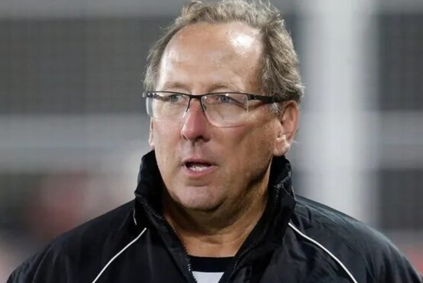 Organizada do Lyon pede saída de John Textor após rebaixamento do clube