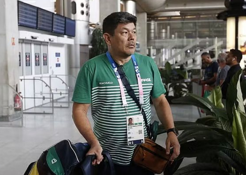 Brasileiro cai no banheiro da Vila Olímpica e leva 18 pontos nas costas