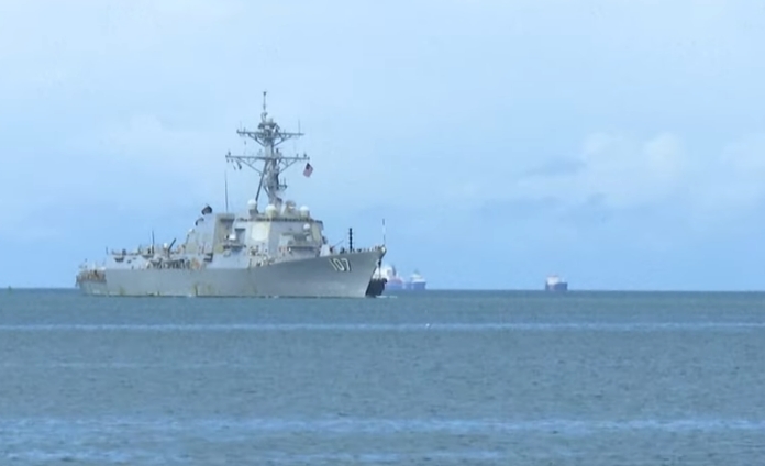 Navio de guerra dos EUA chega a Trinidad e Tobago, em frente à Venezuela