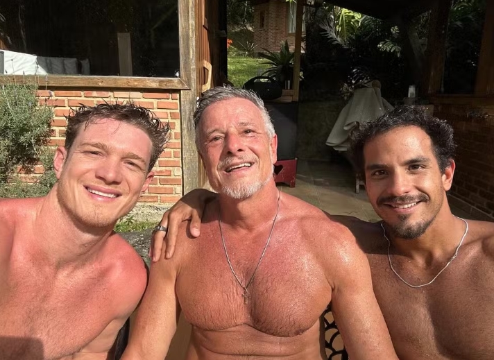 Marcello Novaes compartilha foto com os filhos e anima web: 'Muita beleza'