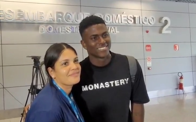 Reforço do Cruzeiro, Néiser Villarreal chega a BH para iniciar atividades