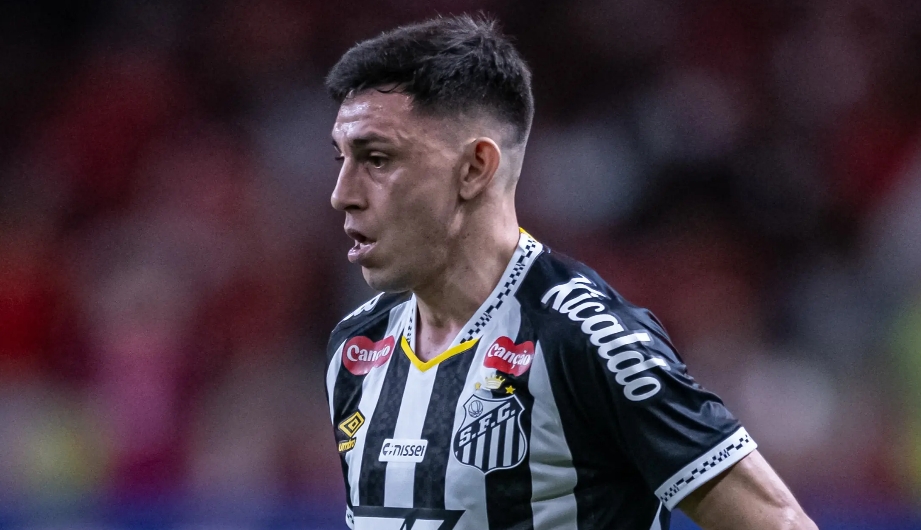Escobar sofre lesão muscular e deve desfalcar o Santos na temporada