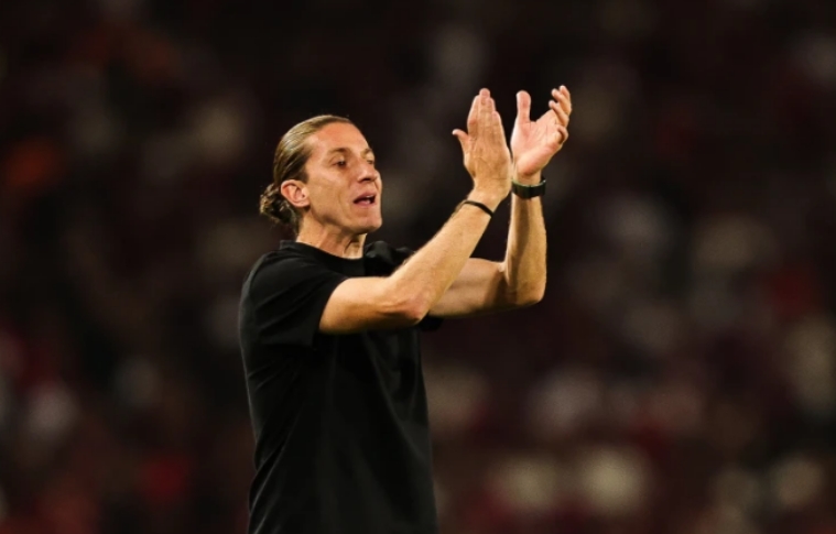 Filipe Luís vibra com Fla antes da final da Libertadores e ignora Palmeiras