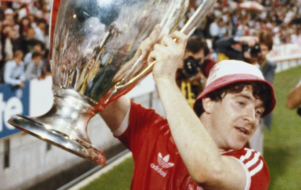 Bicampeão da Champions League, John Robertson morre aos 72 anos