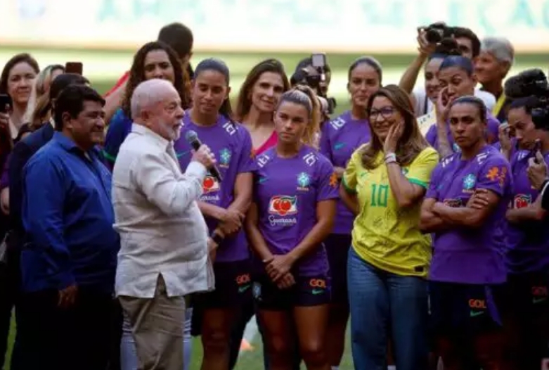 Lula ironiza Corinthians ao comparar times de futebol com partidos