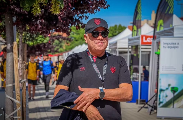 Presidente do Sport viaja a Barcelona para negociar venda de joia