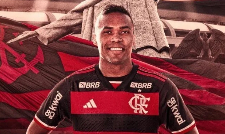 Flamengo anuncia a contratação do lateral-esquerdo Alex Sandro