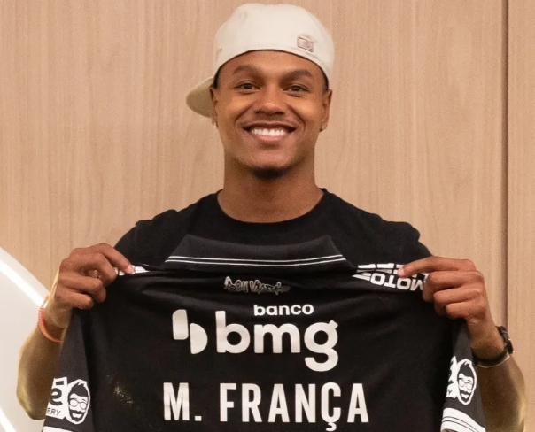 Vasco anuncia acordo de empréstimo por atacante da Premier League