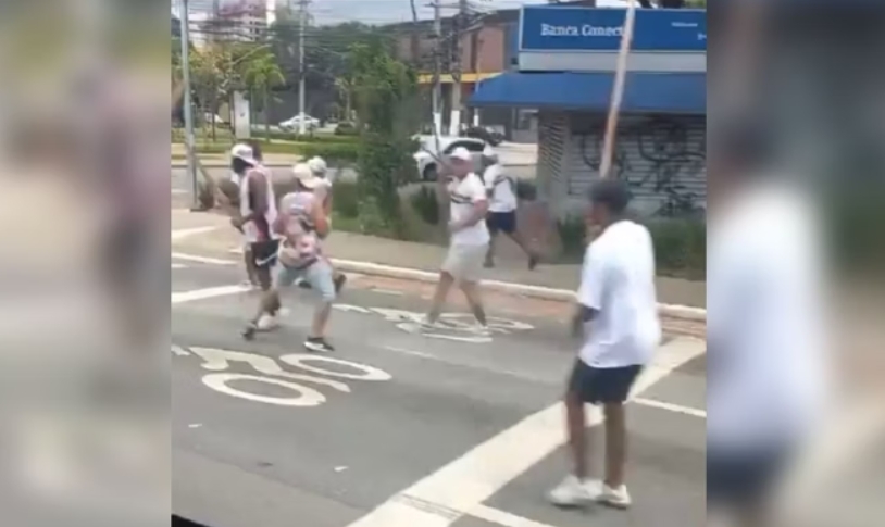 Torcedores do Corinthians e do São Paulo brigam antes de clássico