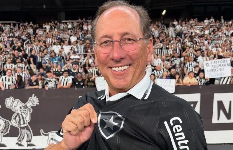 John Textor faz oferta bilionária para comprar clube da Premier League