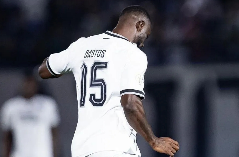 Técnico do Botafogo diz que Bastos preocupa para final da Libertadores