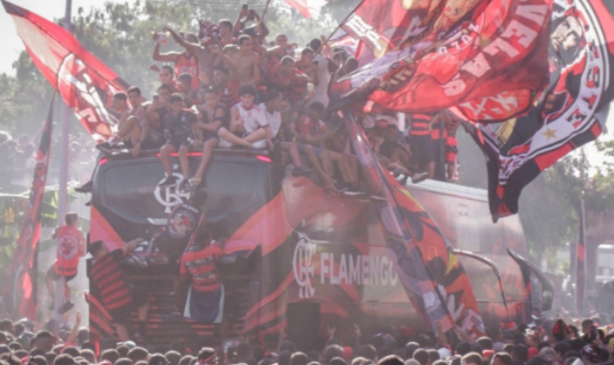 Léo Pereira critica invasão de ônibus do Flamengo durante o 'AeroFla'