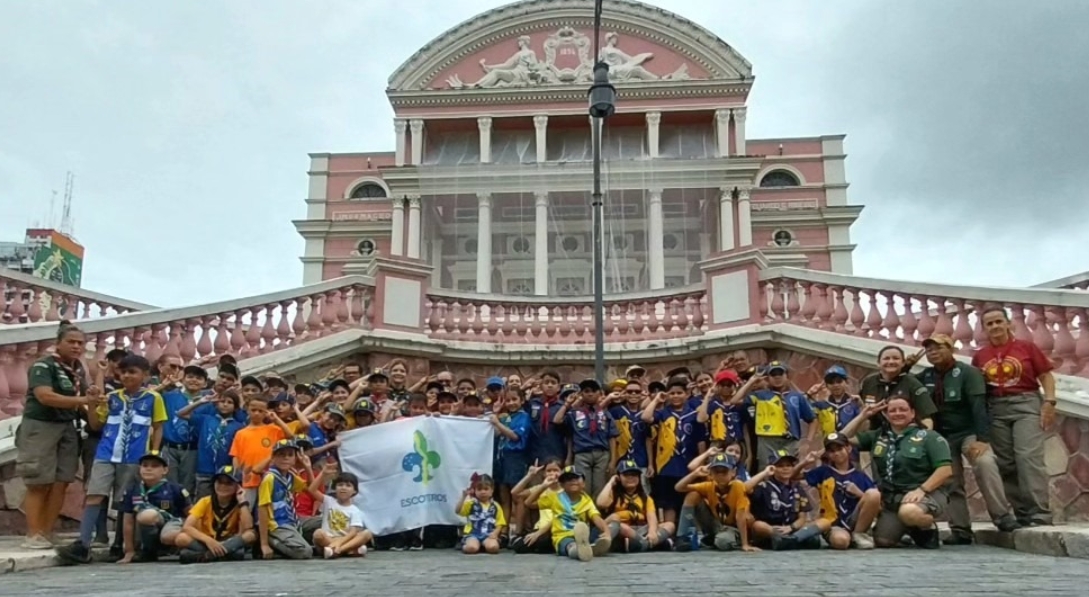 Mais de 300 escoteiros participam de gincana cultural no Centro de Manaus