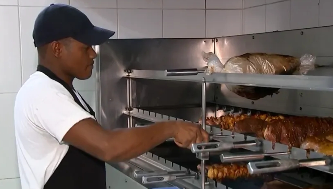 Vendedor, churrasqueiro e pedreiro: veja vagas de emprego do Sine Amazonas