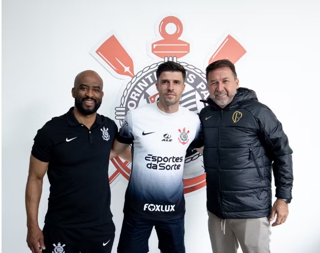 Corinthians anuncia a contratação do centroavante Héctor Hernández