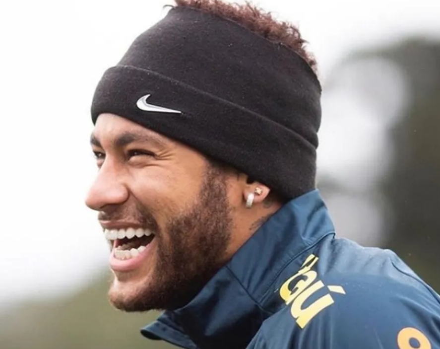 Neymar desmente que tentou voltar ao Barcelona