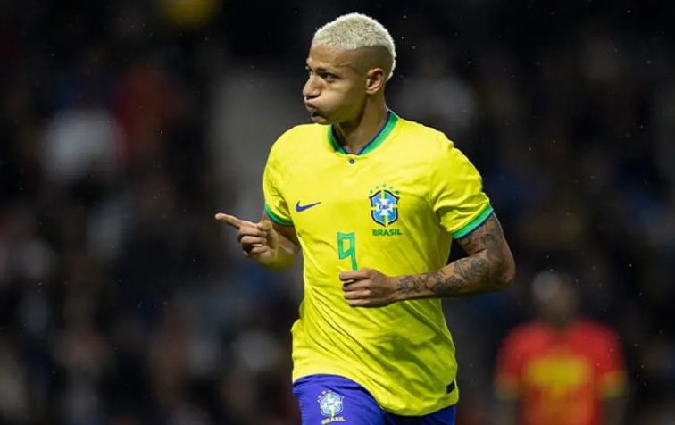 Richarlison corneta Bola de Ouro: 'Se o Vini não ganhar, o p4u vai qu3brar'