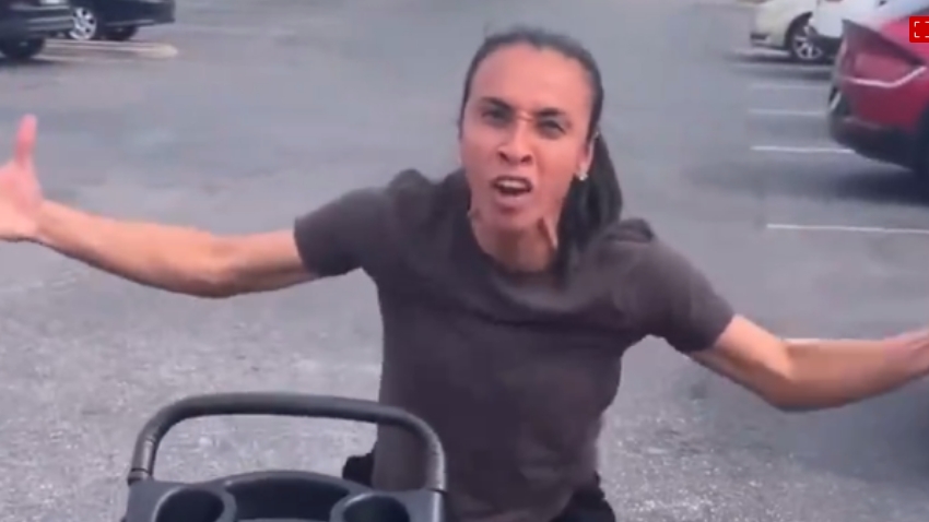 Marta se revolta com Bola de Ouro e recria meme: 'Que Bola de Ouro é essa?'