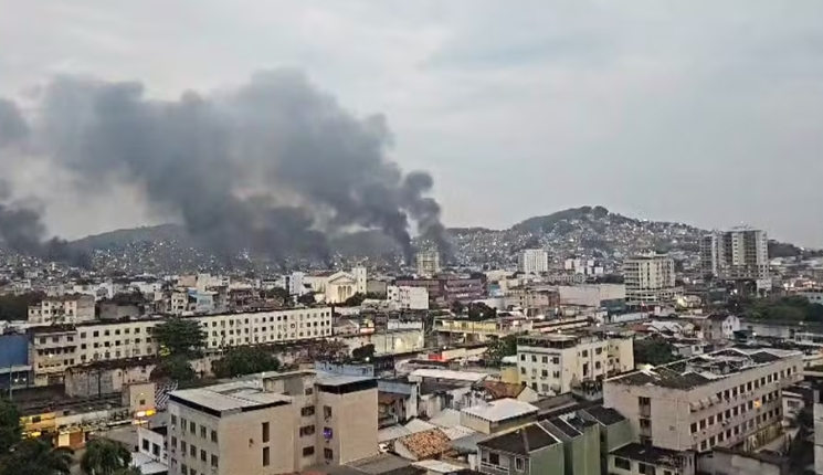 Megaoperação tem 5 mortos, entre eles um policial, no Rio; 55 foram presos