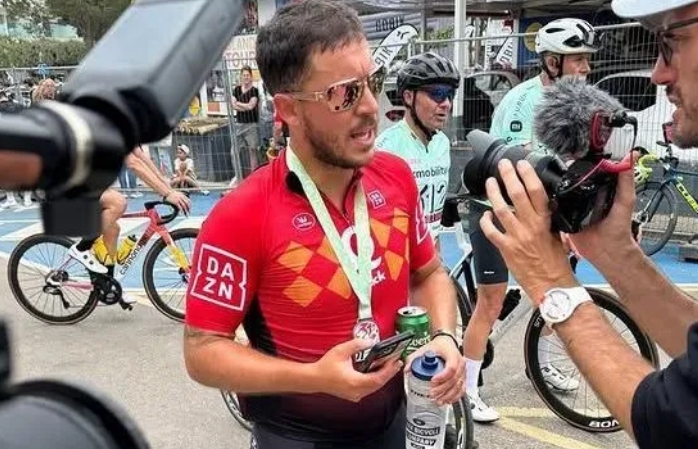 Ex-Real Madrid faz prova de ciclismo e desabafa: 'Tenho que perder peso'