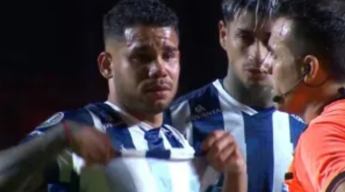 'Venezuelano morto de fome': jogador do Talleres chora e cobra justiça