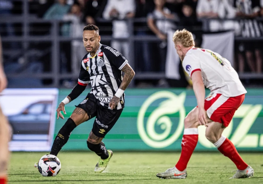 Neymar é titular, mas Santos perde amistoso para RB Leipzig