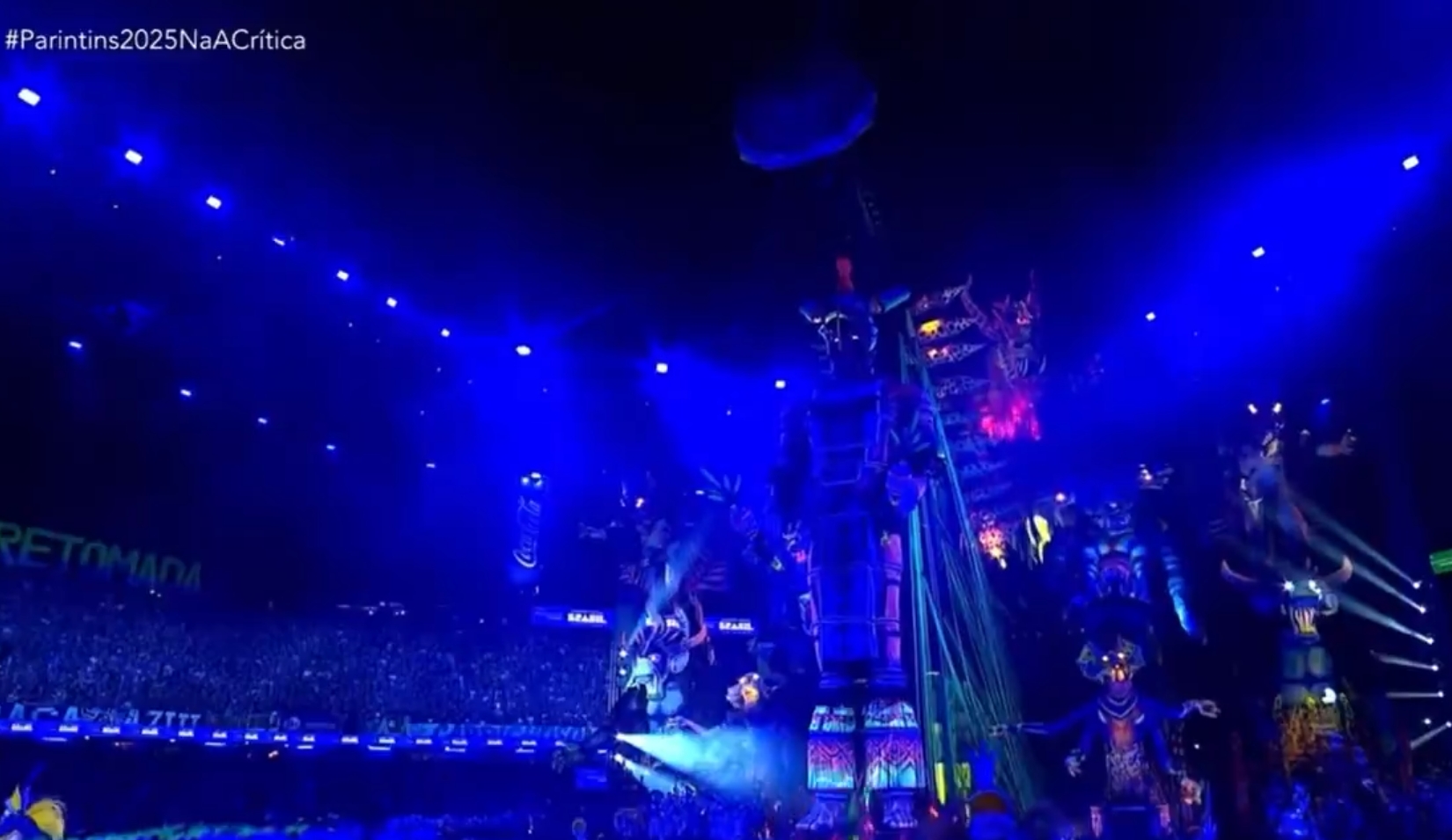 Caprichoso emociona com alegoria gigante no Festival de Parintins 