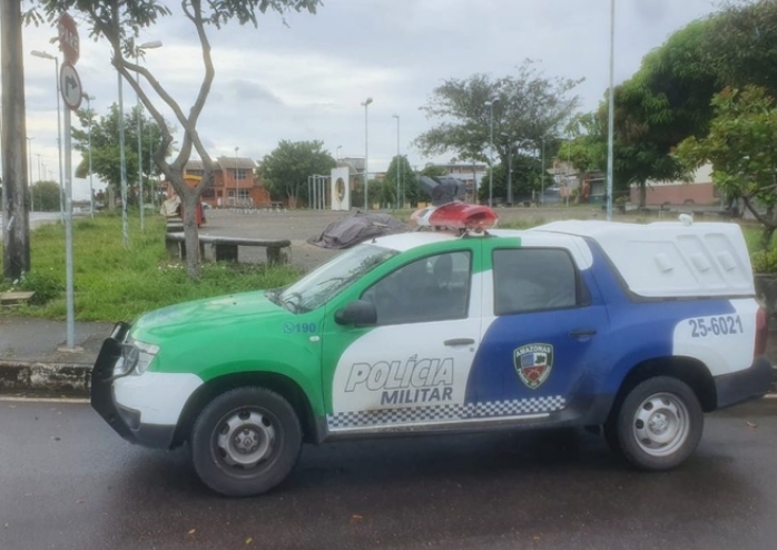 Homem é preso por tráfico de drogas durante patrulhamento no Beco União