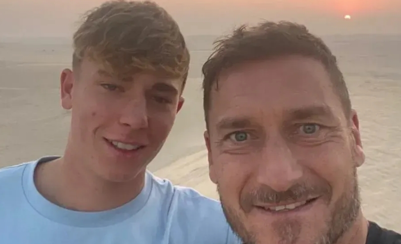 Filho de Totti se aposenta do futebol aos 19 anos; saiba mais