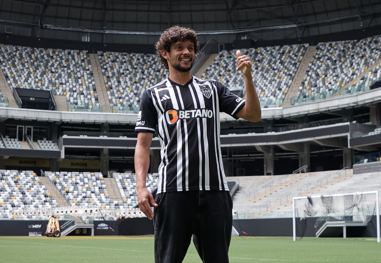 'Estamos confiantes em vencer a Libertadores e a Copa do Brasil', diz Scarpa