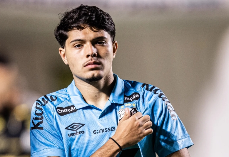 A caminho do Shakhtar, Luca Meirelles se despede do Santos