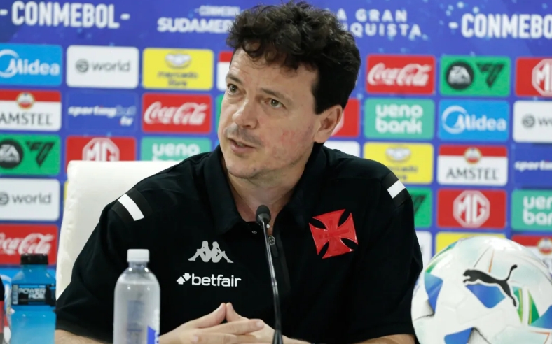 Fernando Diniz reclama da arbitragem; veja o que ele disse