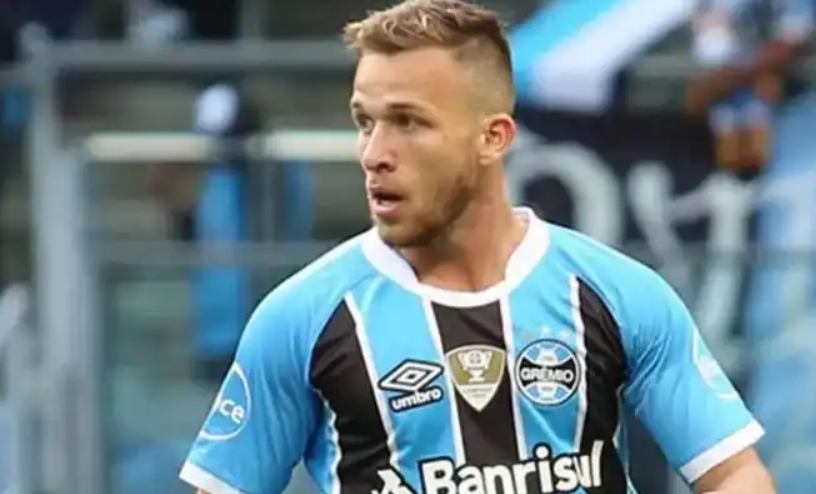 Grêmio confirma a volta do volante Arthur após sete anos